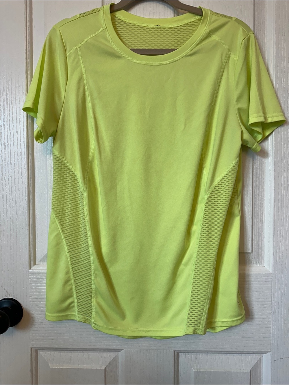 🧡 Danskin Neon Yellow Short Sleeve Athletic Tee 🧡 - Picture 3 of 6